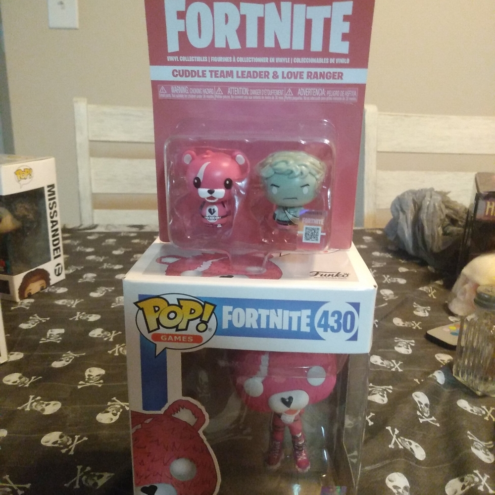 Funko pop and pint size heroes cuddle team leader